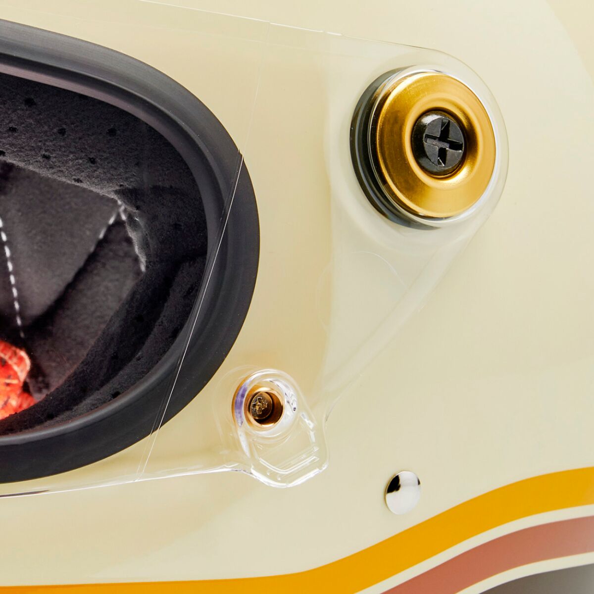 010116594_04.jpg - Extra