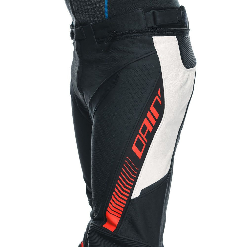 15_pantaloni-moto-piele-super-speed-perf-black-white-red-fluo-25.jpg