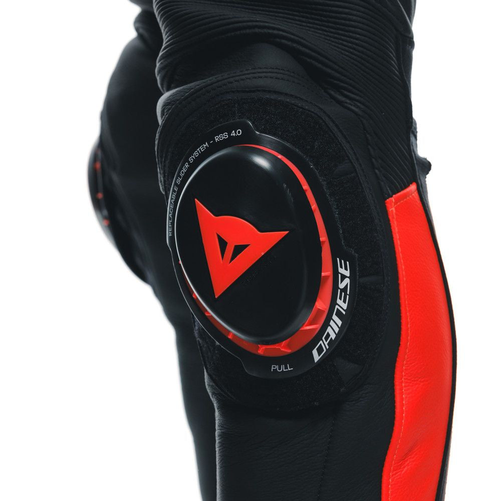 19_pantaloni-moto-piele-super-speed-black-red-fluo-25.jpg