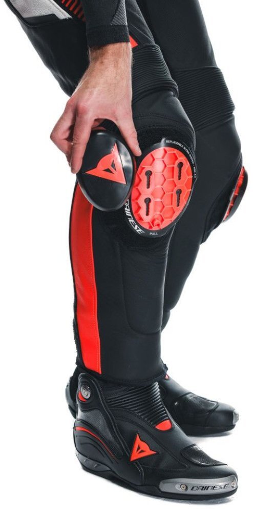 21_pantaloni-moto-piele-super-speed-perf-black-white-red-fluo-25.jpg