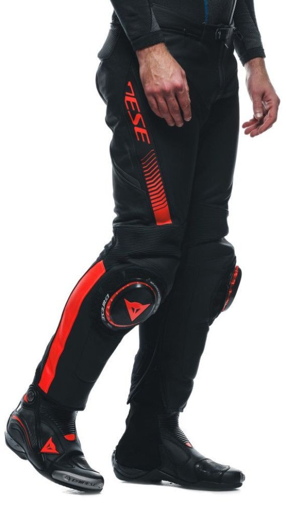22_pantaloni-moto-piele-super-speed-black-red-fluo-25.jpg