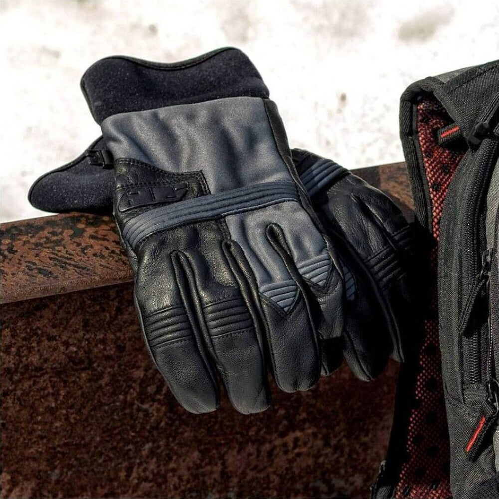 4_manusi-snowmobil-insulated-stoke-black.jpg
