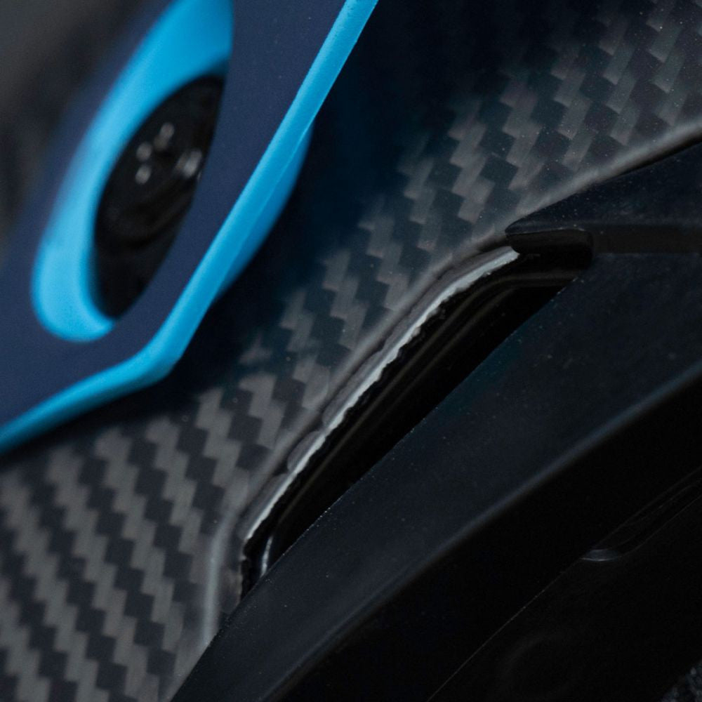6_casca-snowmobil-altitude-20-carbon-fiber-3k-ece-hi-flow-cyan-navy.jpg