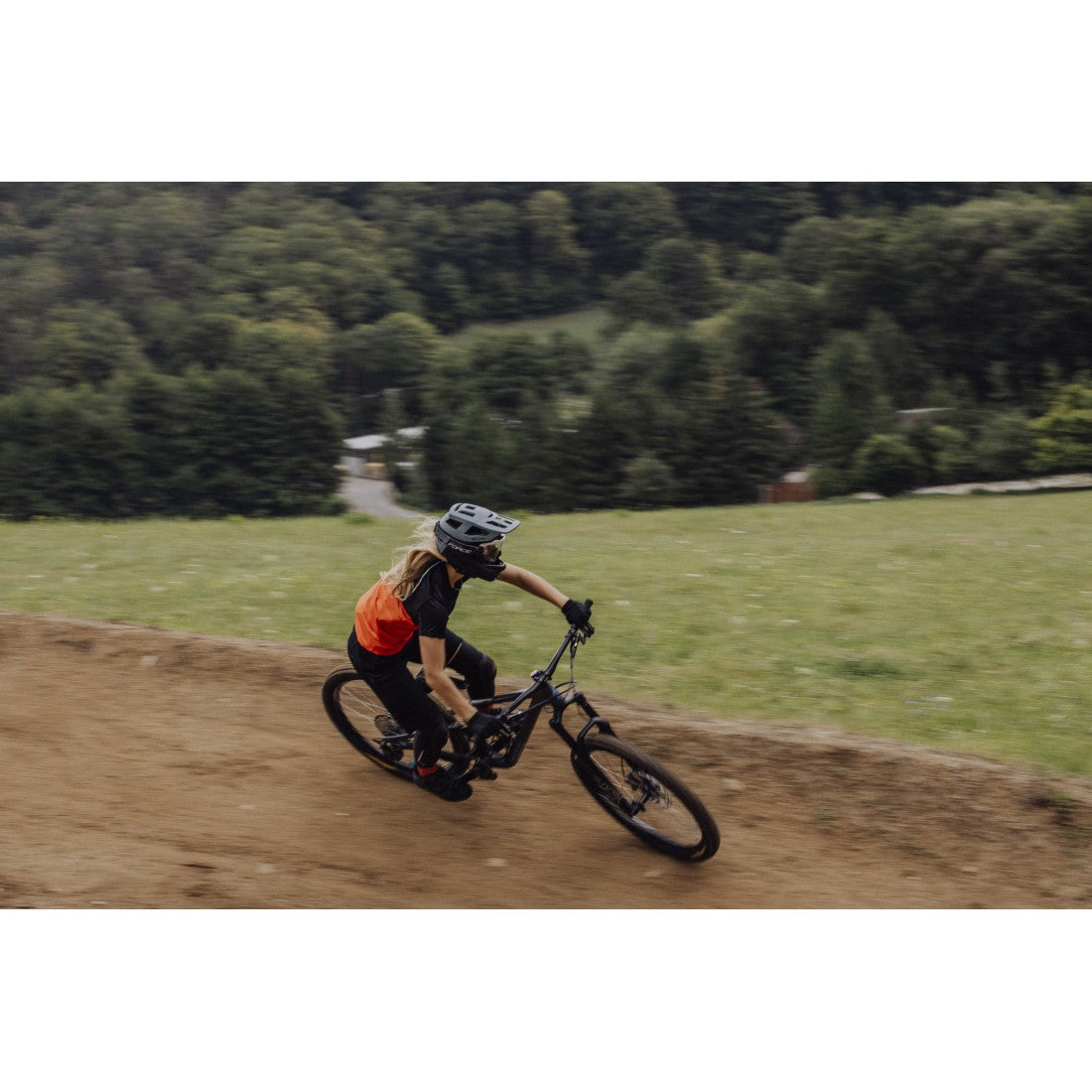 7_casca-force-drop-downhill-gri-negru-s-m.jpg