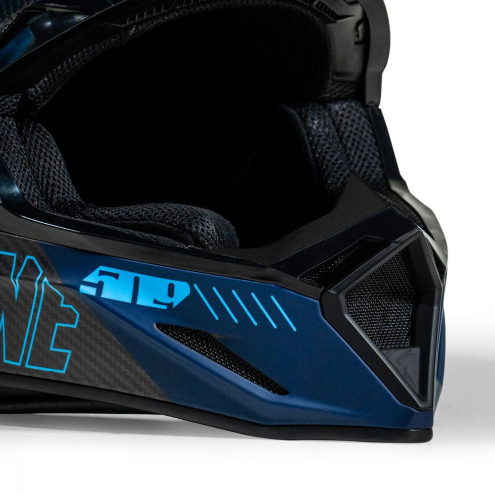 7_casca-snowmobil-altitude-20-carbon-fiber-3k-ece-hi-flow-cyan-navy.jpg