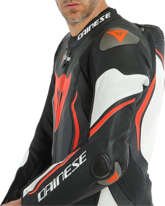 7_combinezon-moto-piele-misano-2-d-air-perforated-1pc-black-white-fluo-red-23.jpg