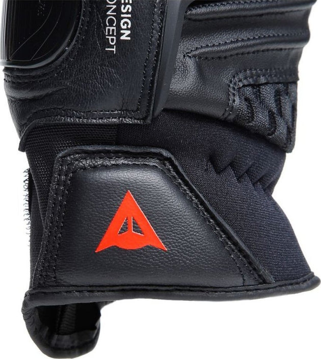 7_manusi-moto-piele-carbon-4-short-black-fluo-red-23.jpg