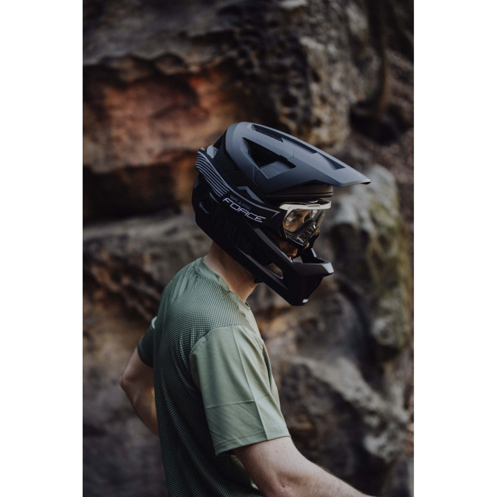 8_casca-force-venom-downhill-black-s-m.jpg