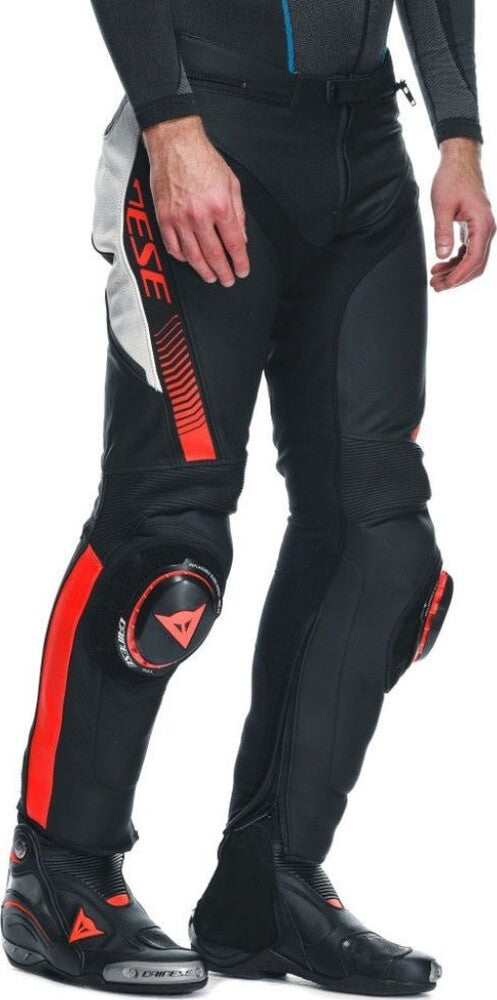 8_pantaloni-moto-piele-super-speed-perf-black-white-red-fluo-25.jpg
